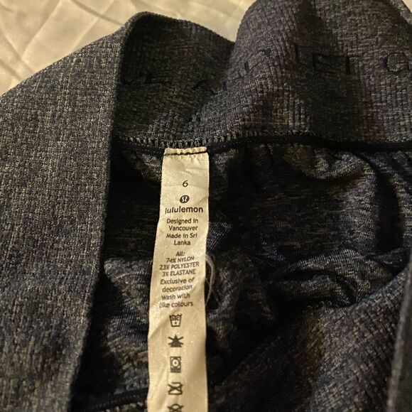 Lululemon Boulevard Bliss Skirt
True Navy / White size 6 - Picture 7 of 8